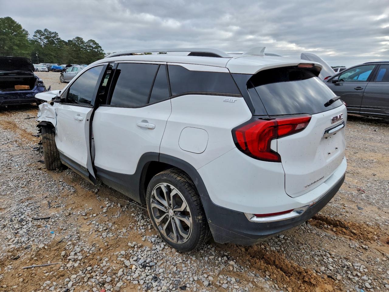 2019 GMC TERRAIN SLT photo 3