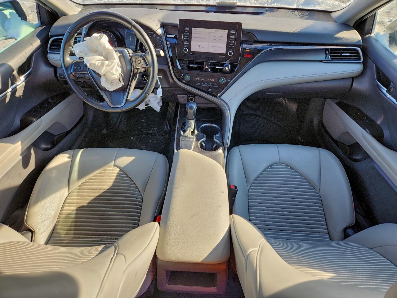 2022 TOYOTA CAMRY SE photo 8