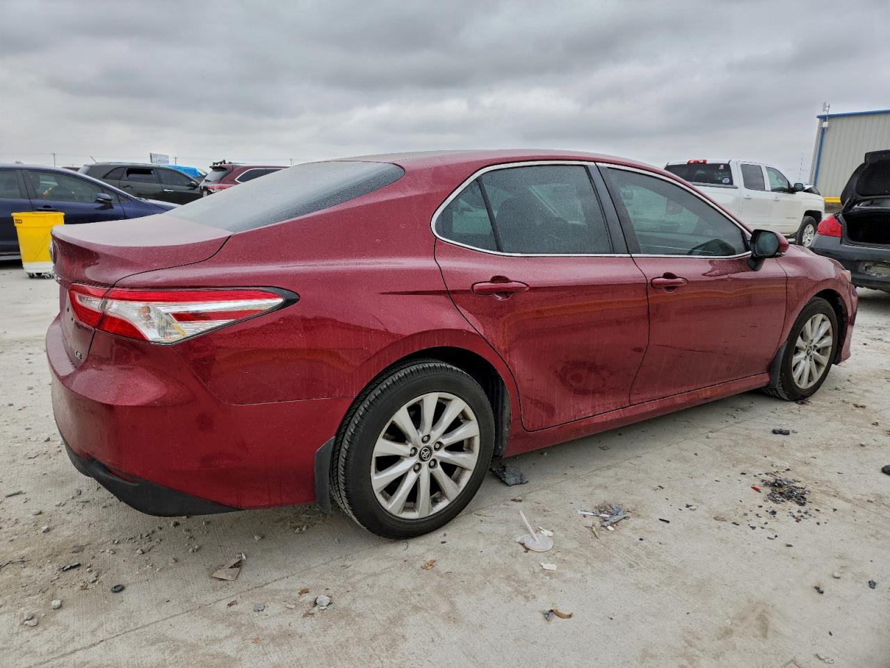 2018 TOYOTA CAMRY L photo 3