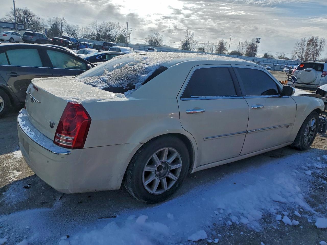 2010 CHRYSLER 300C photo 3