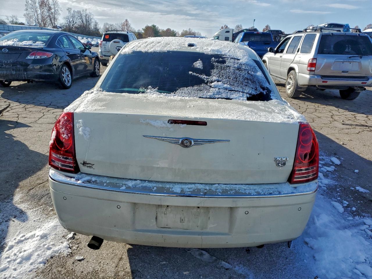 2010 CHRYSLER 300C photo 6