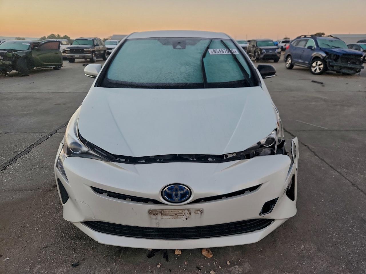 2017 TOYOTA PRIUS TWO photo 5