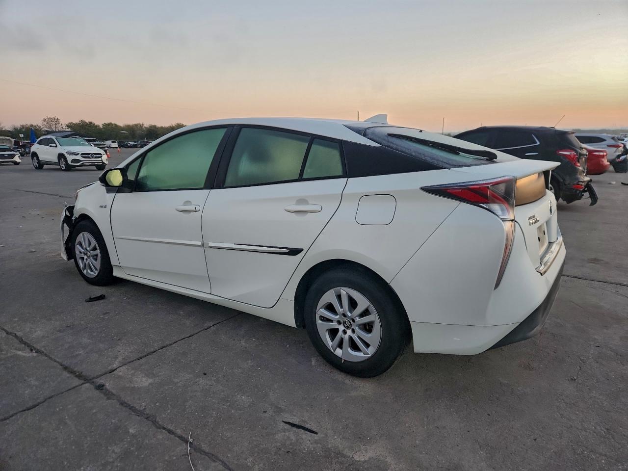 2017 TOYOTA PRIUS TWO photo 2