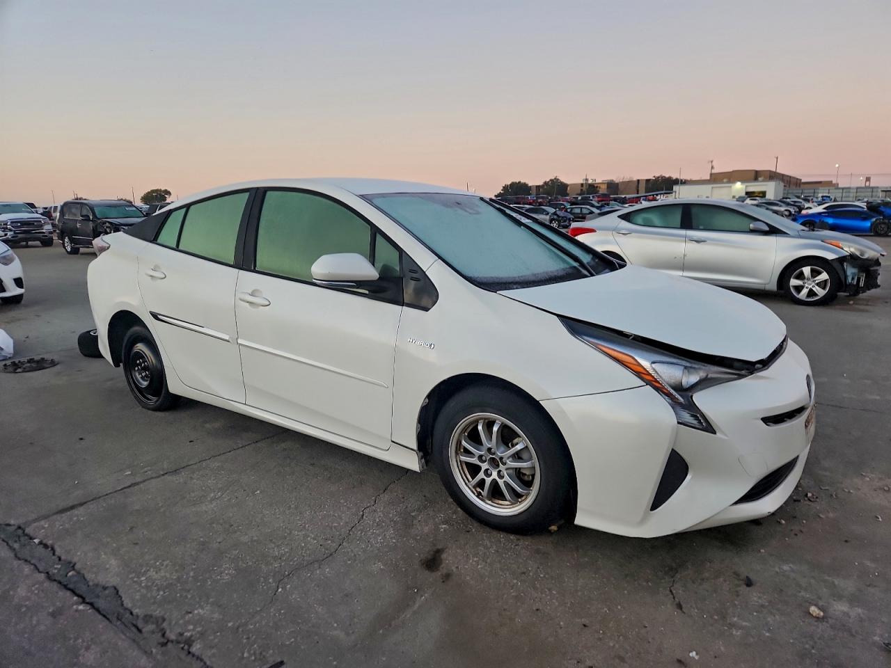 2017 TOYOTA PRIUS TWO photo 4