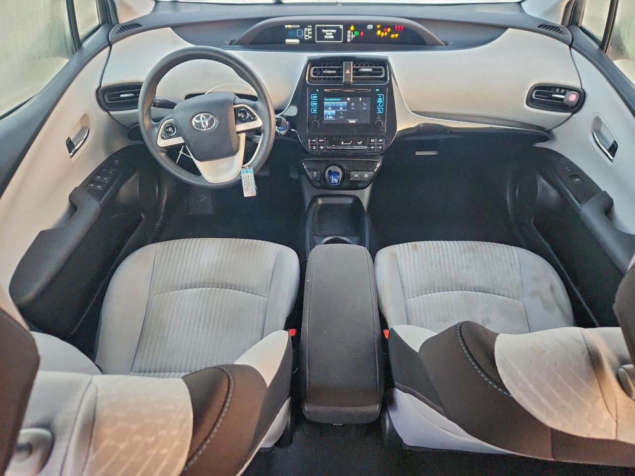 2017 TOYOTA PRIUS TWO photo 8