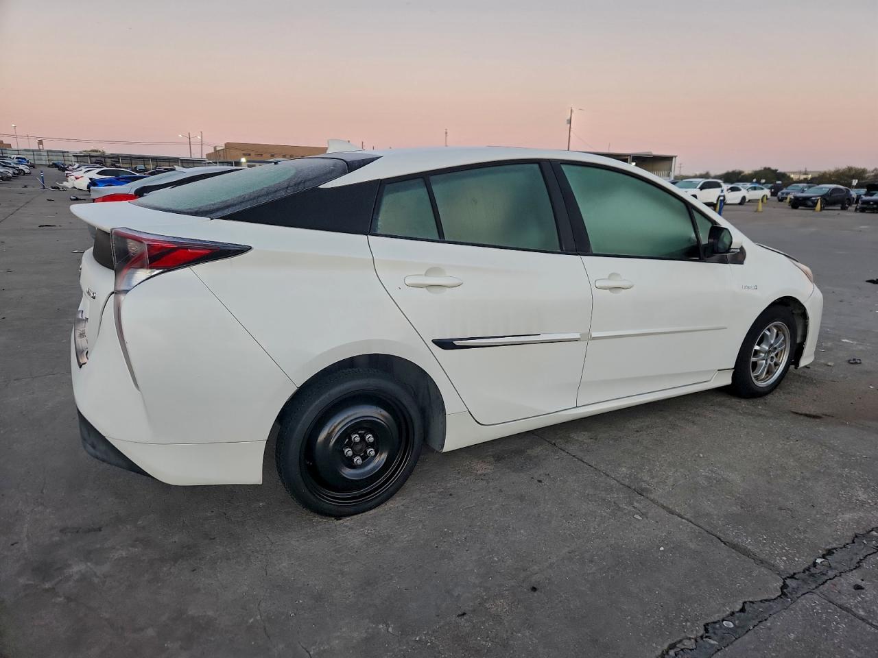 2017 TOYOTA PRIUS TWO photo 3