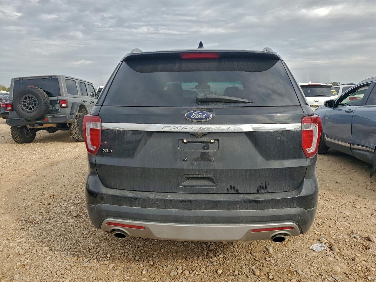 2017 FORD EXPLORER XLT photo 6