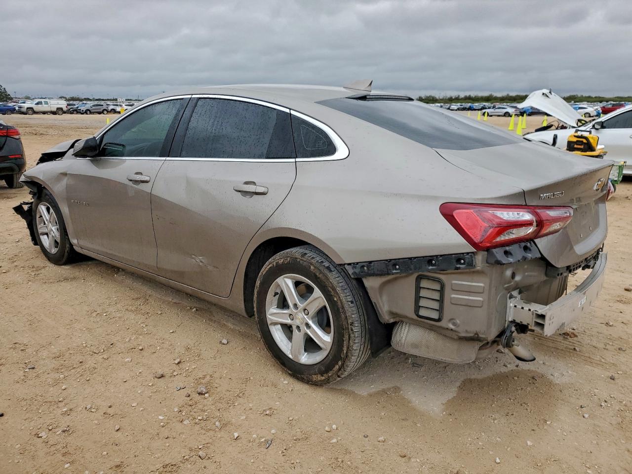 2022 CHEVROLET MALIBU LT photo 4