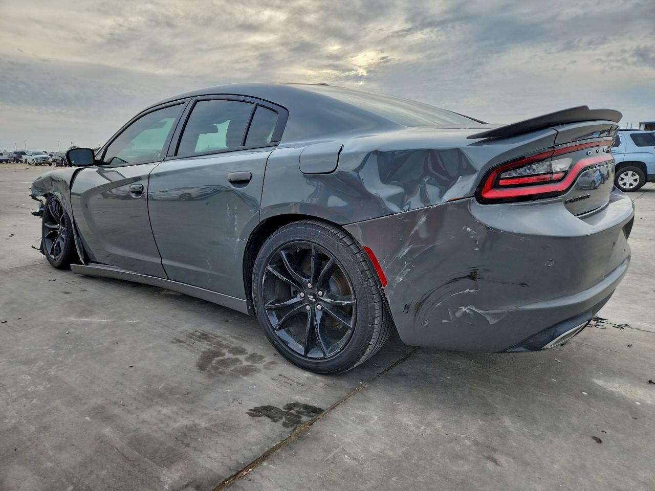 2018 DODGE CHARGER SXT photo 2