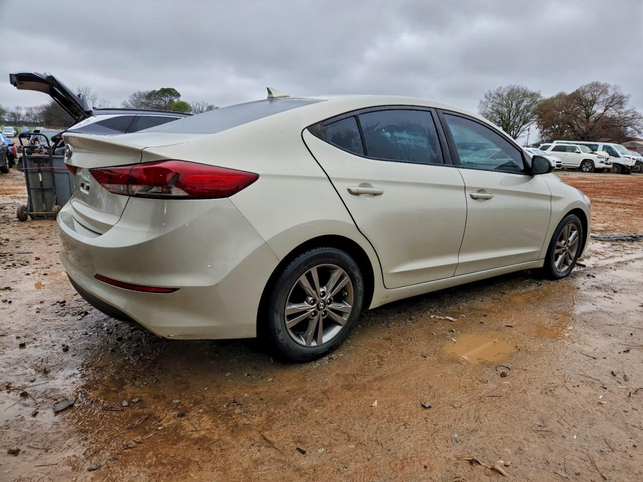 2017 HYUNDAI ELANTRA SE photo 5
