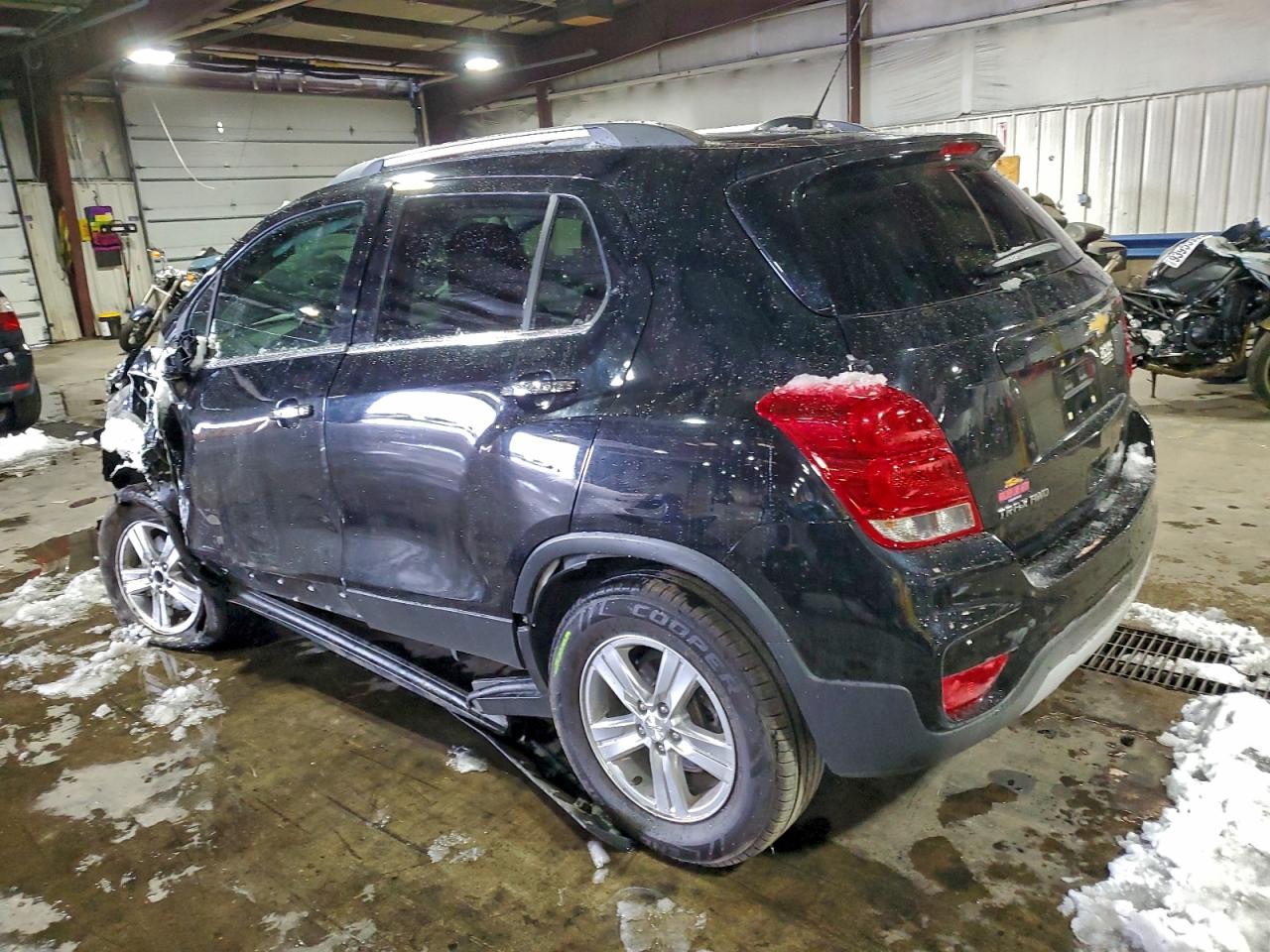 2017 CHEVROLET TRAX 1LT photo 2