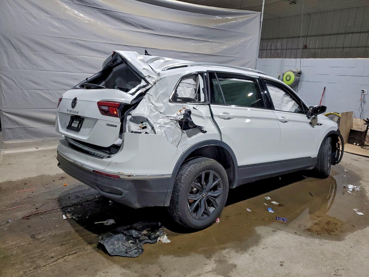2024 VOLKSWAGEN TIGUAN SE photo 3