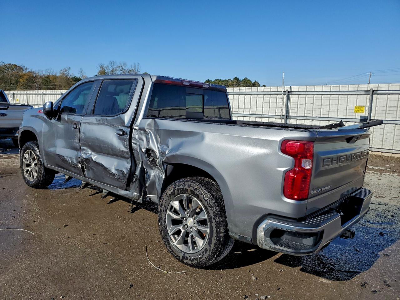 2020 CHEVROLET SILVERADO K1500 LT photo 3