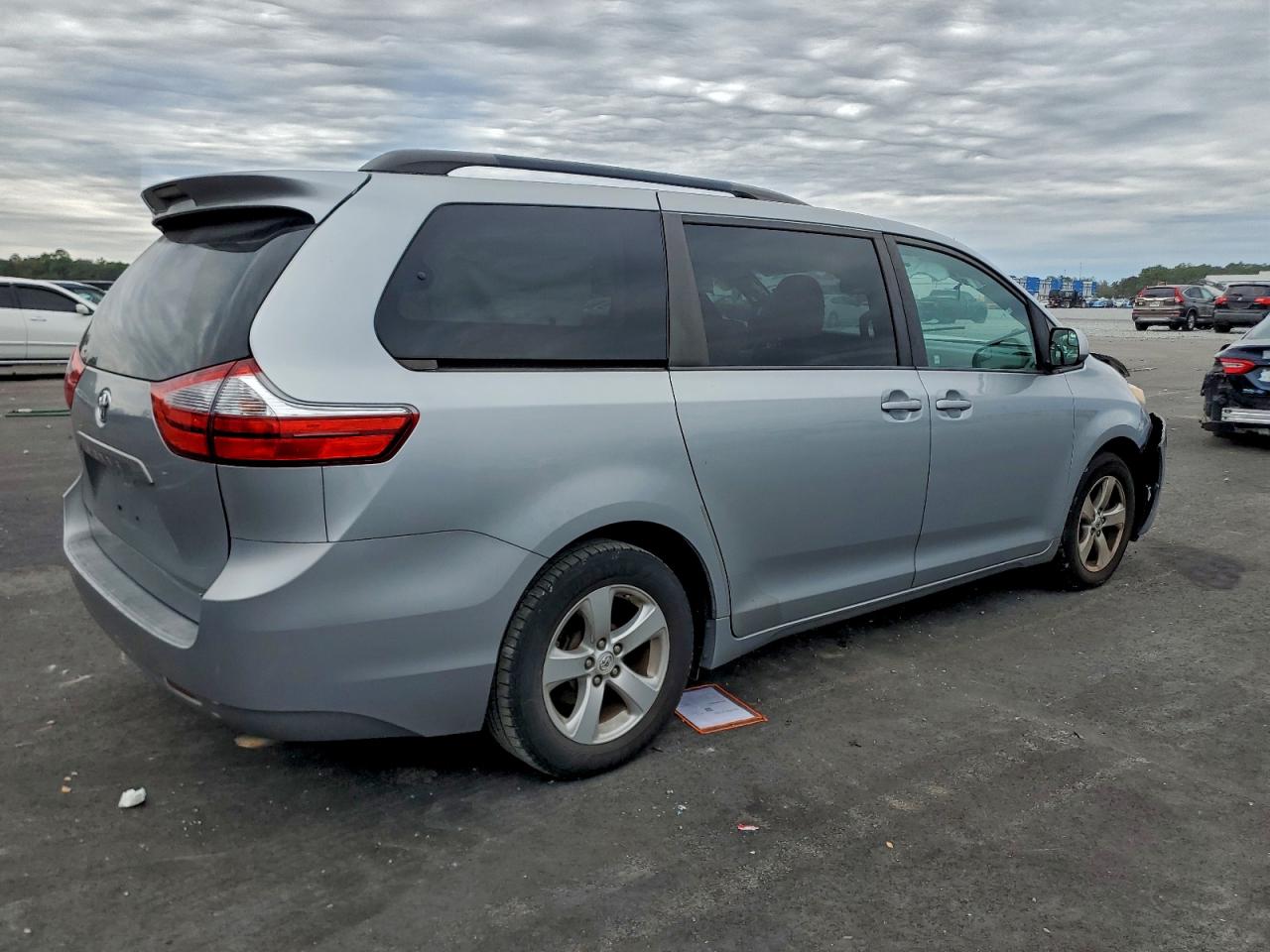 2015 TOYOTA SIENNA LE 8 PASSENGER photo 5