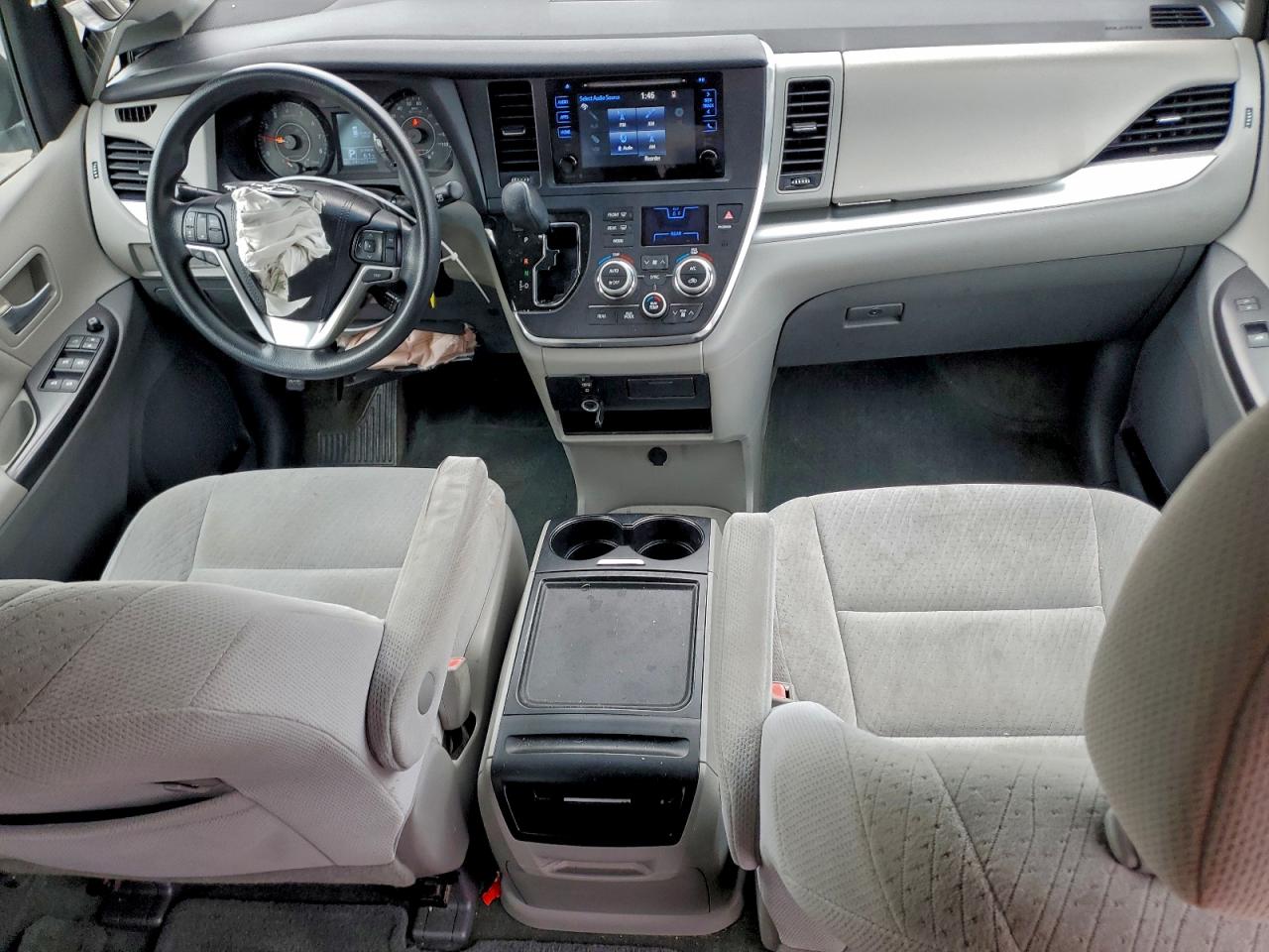 2015 TOYOTA SIENNA LE 8 PASSENGER photo 15