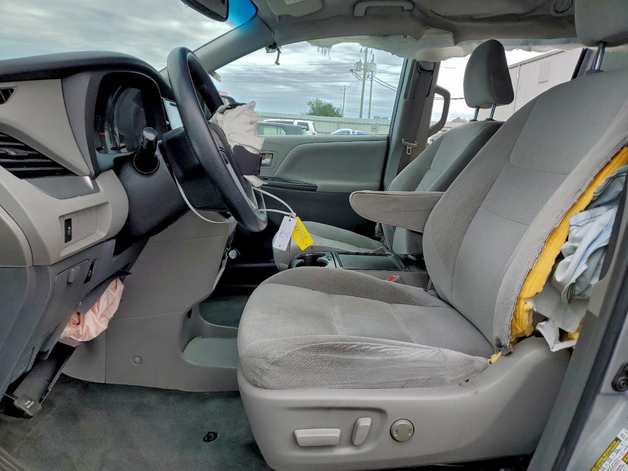2015 TOYOTA SIENNA LE 8 PASSENGER photo 13