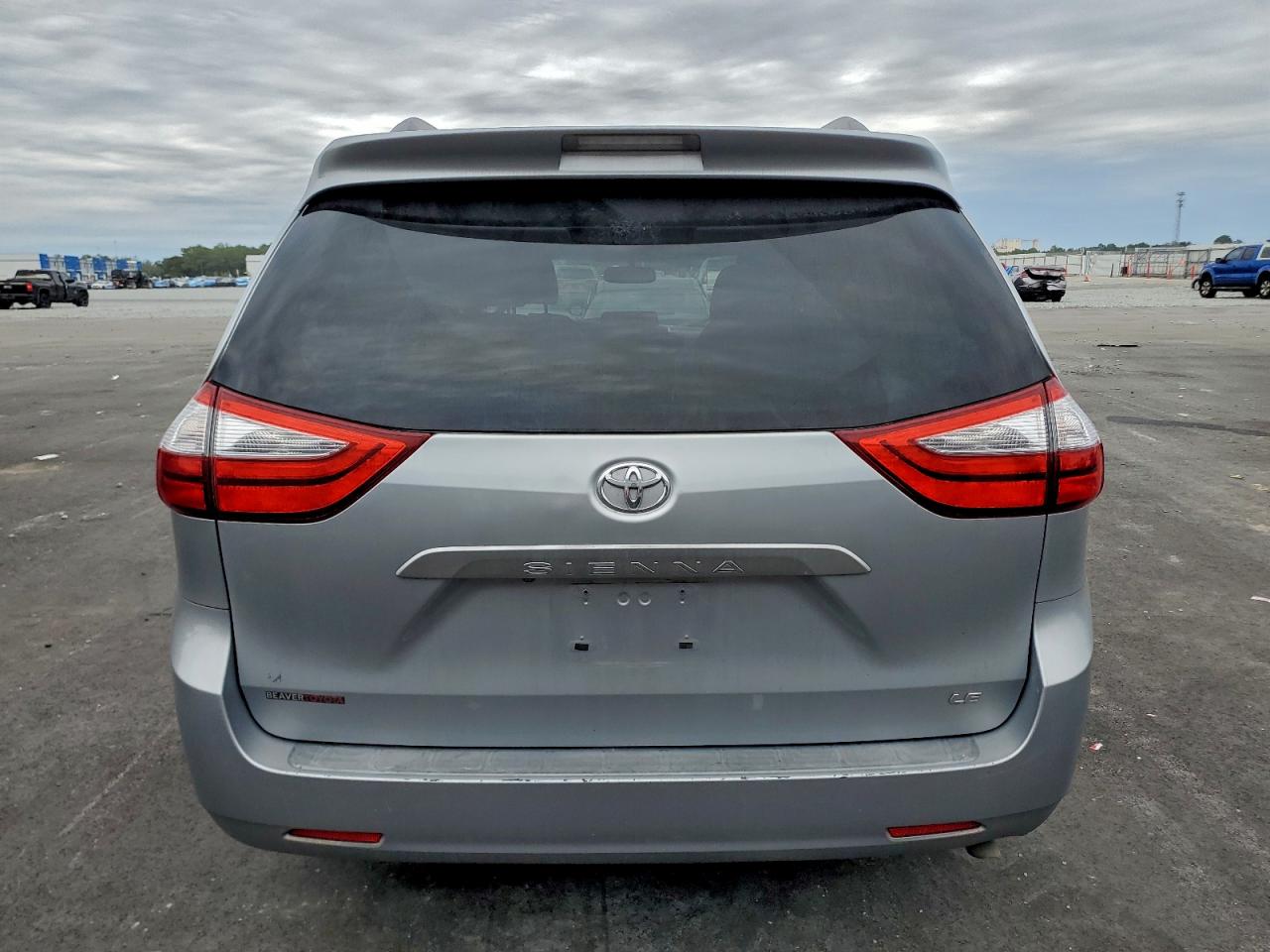 2015 TOYOTA SIENNA LE 8 PASSENGER photo 11