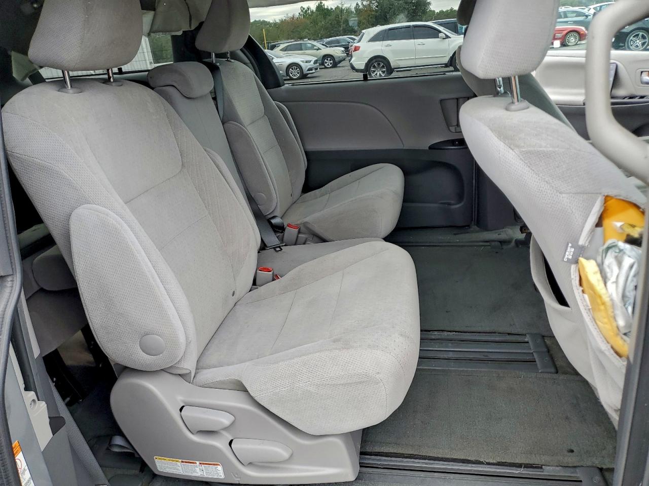 2015 TOYOTA SIENNA LE 8 PASSENGER photo 21