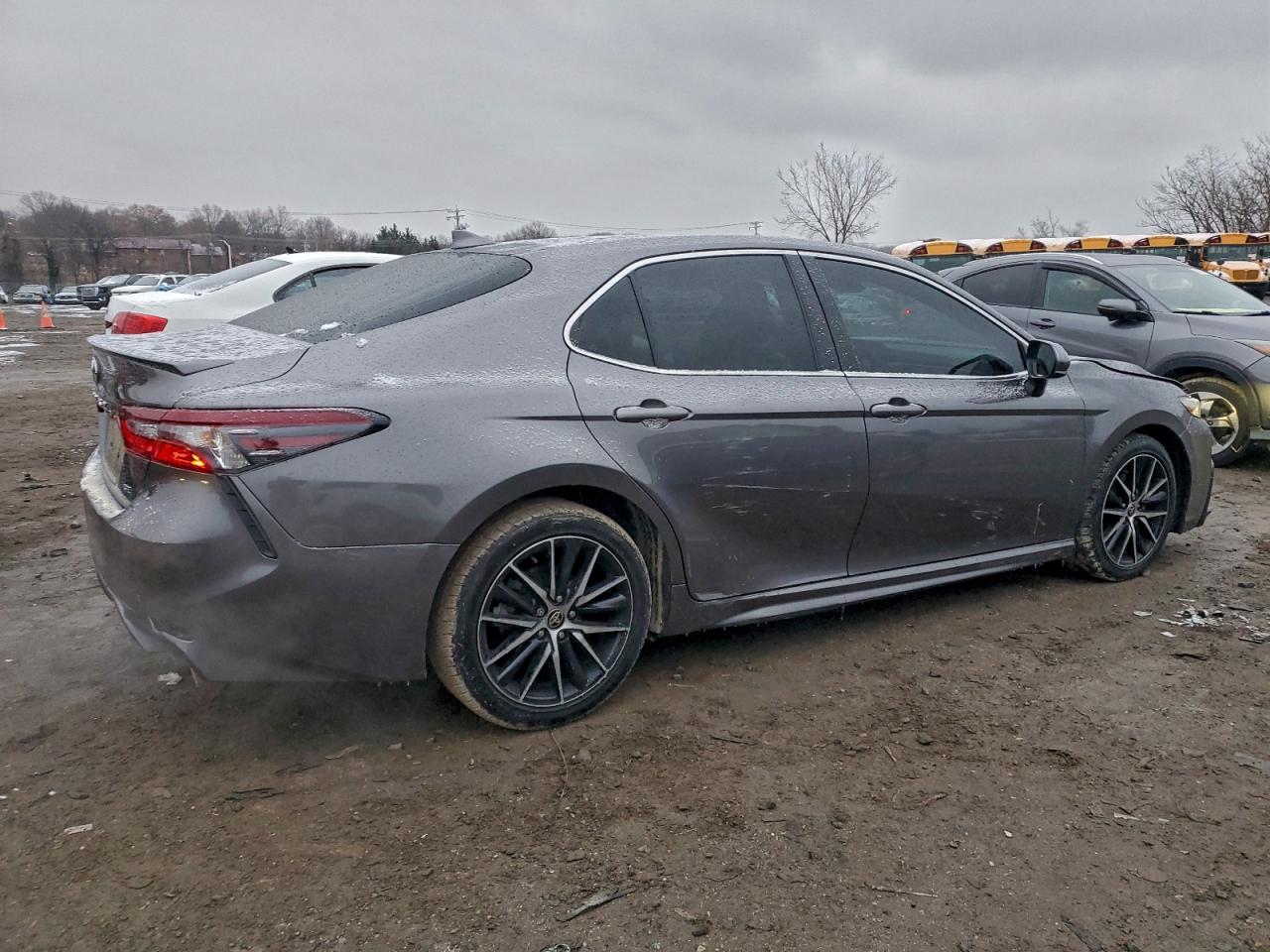 2021 TOYOTA CAMRY SE photo 5
