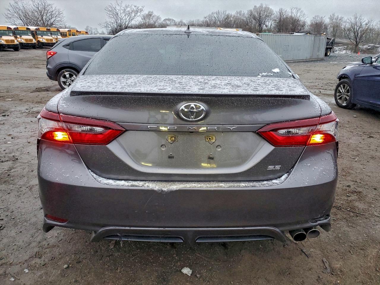 2021 TOYOTA CAMRY SE photo 11