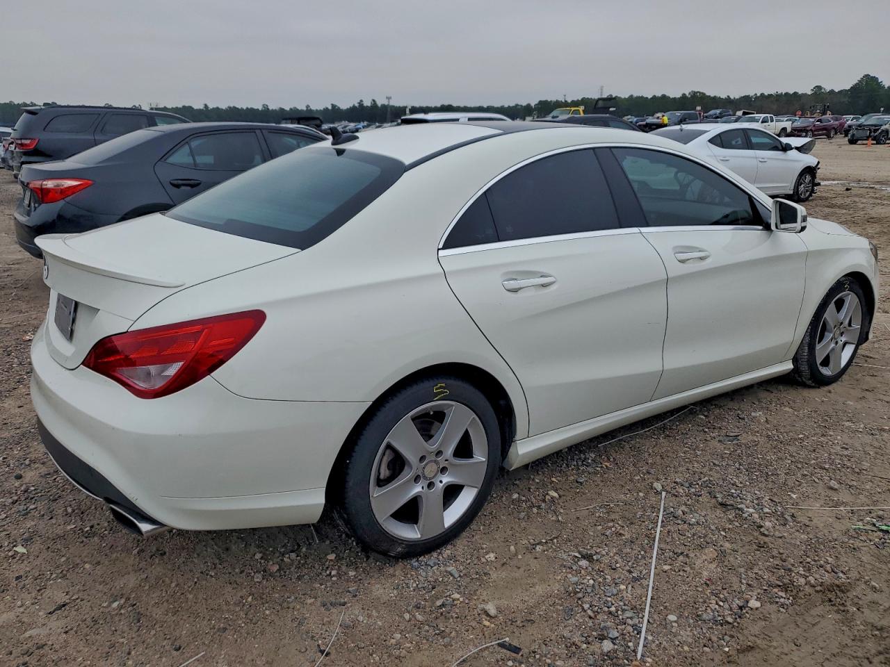 2016 MERCEDES-BENZ CLA 250 photo 3