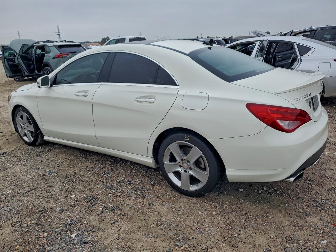 2016 MERCEDES-BENZ CLA 250 photo 2