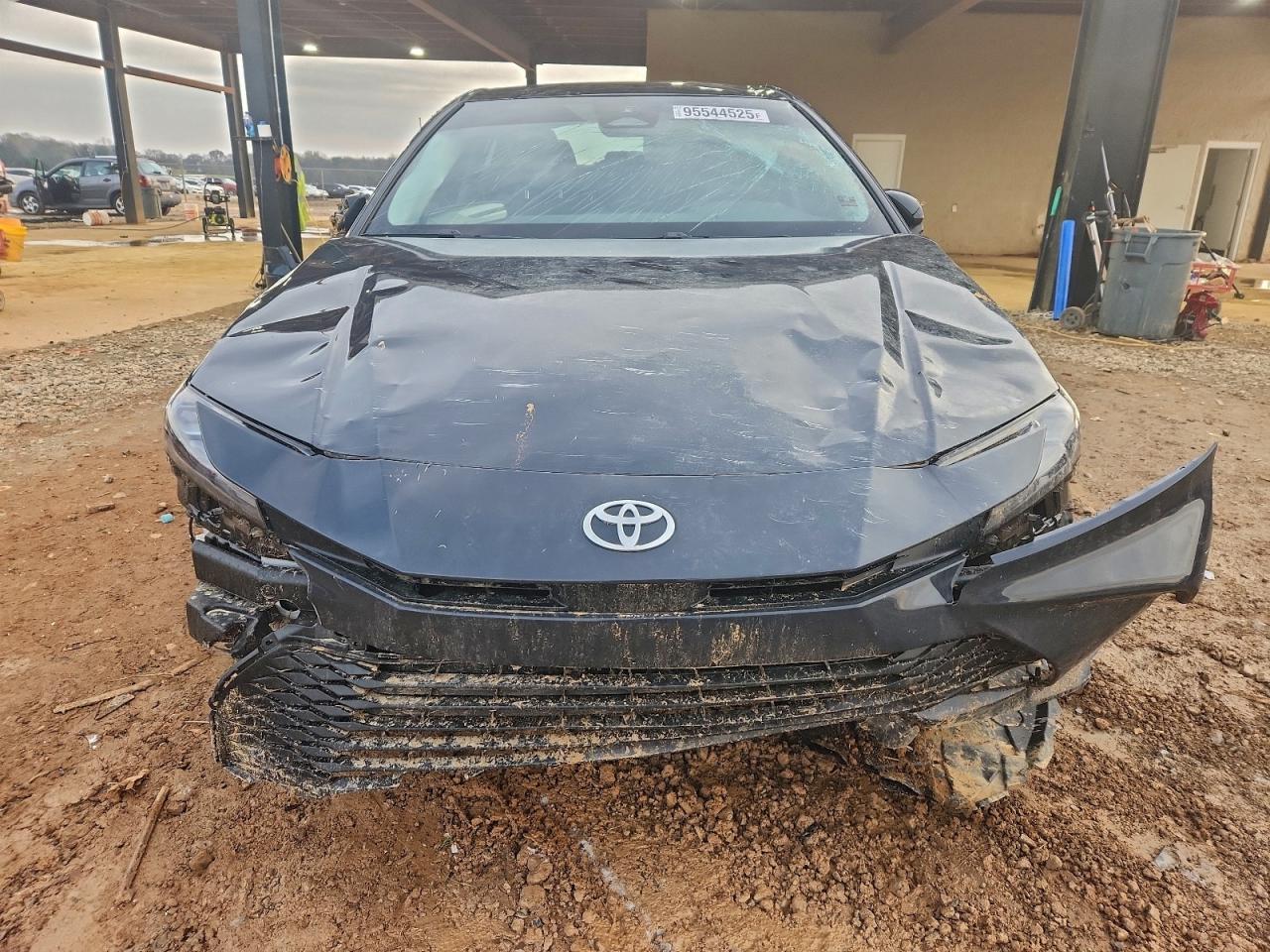 2025 TOYOTA CAMRY XSE photo 5