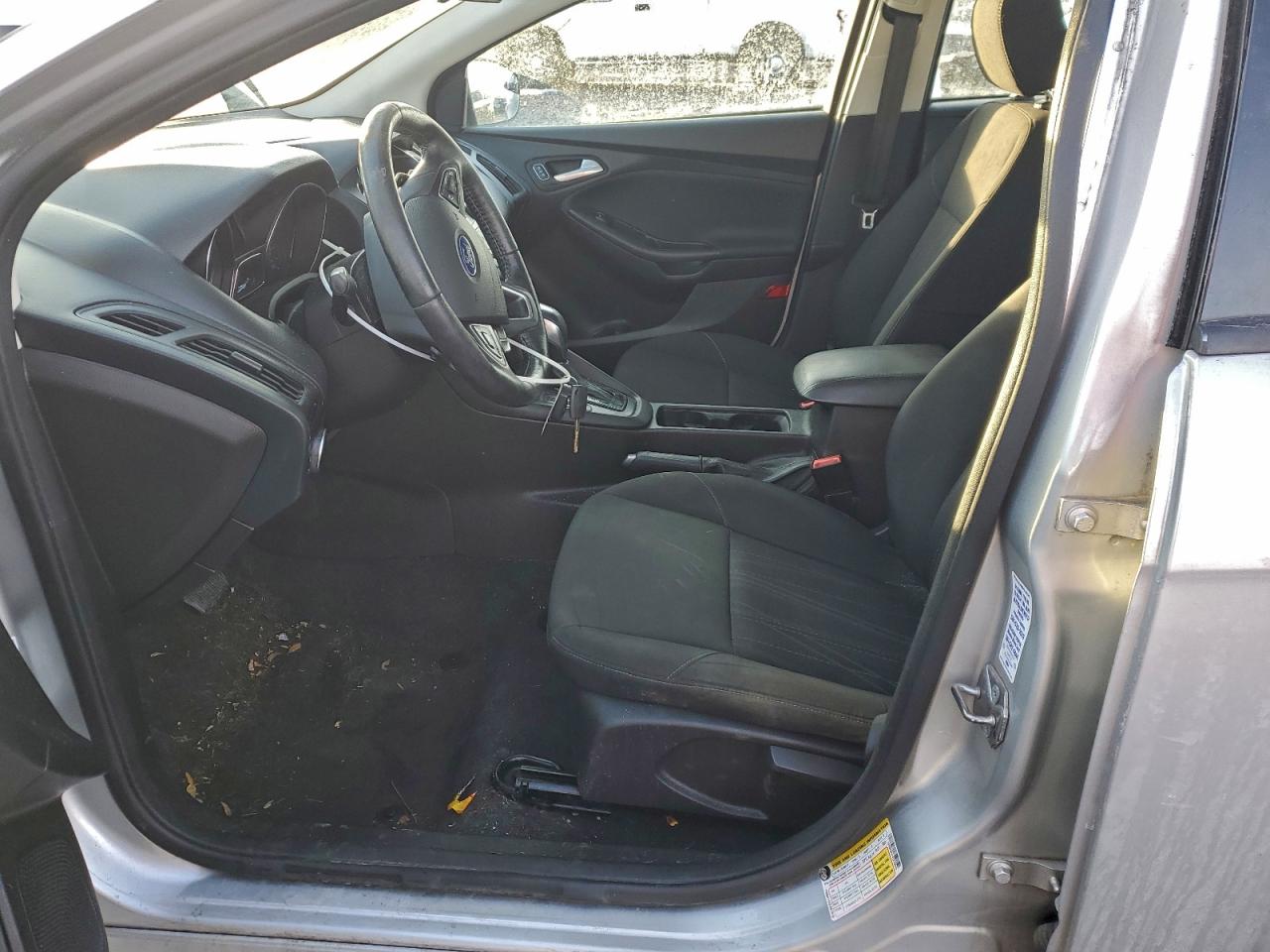 2015 FORD FOCUS SE photo 7