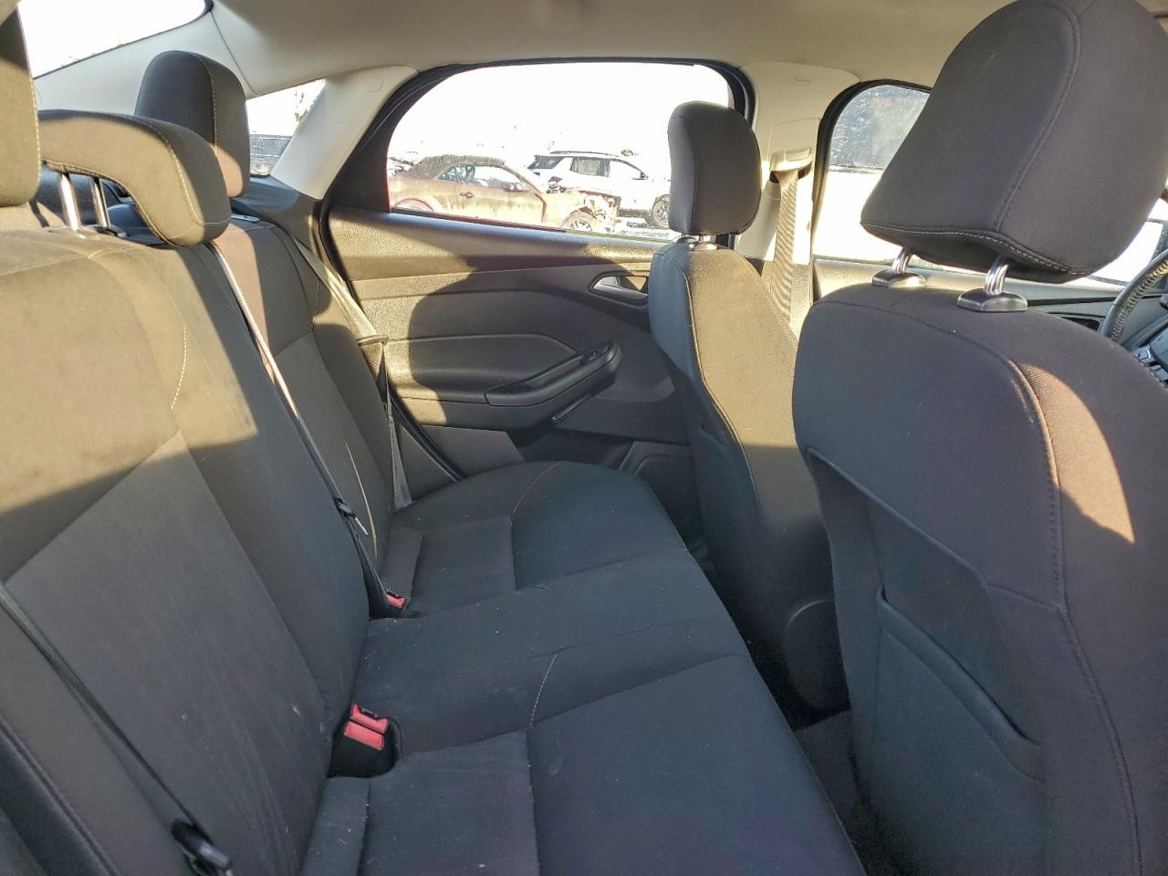2015 FORD FOCUS SE photo 10