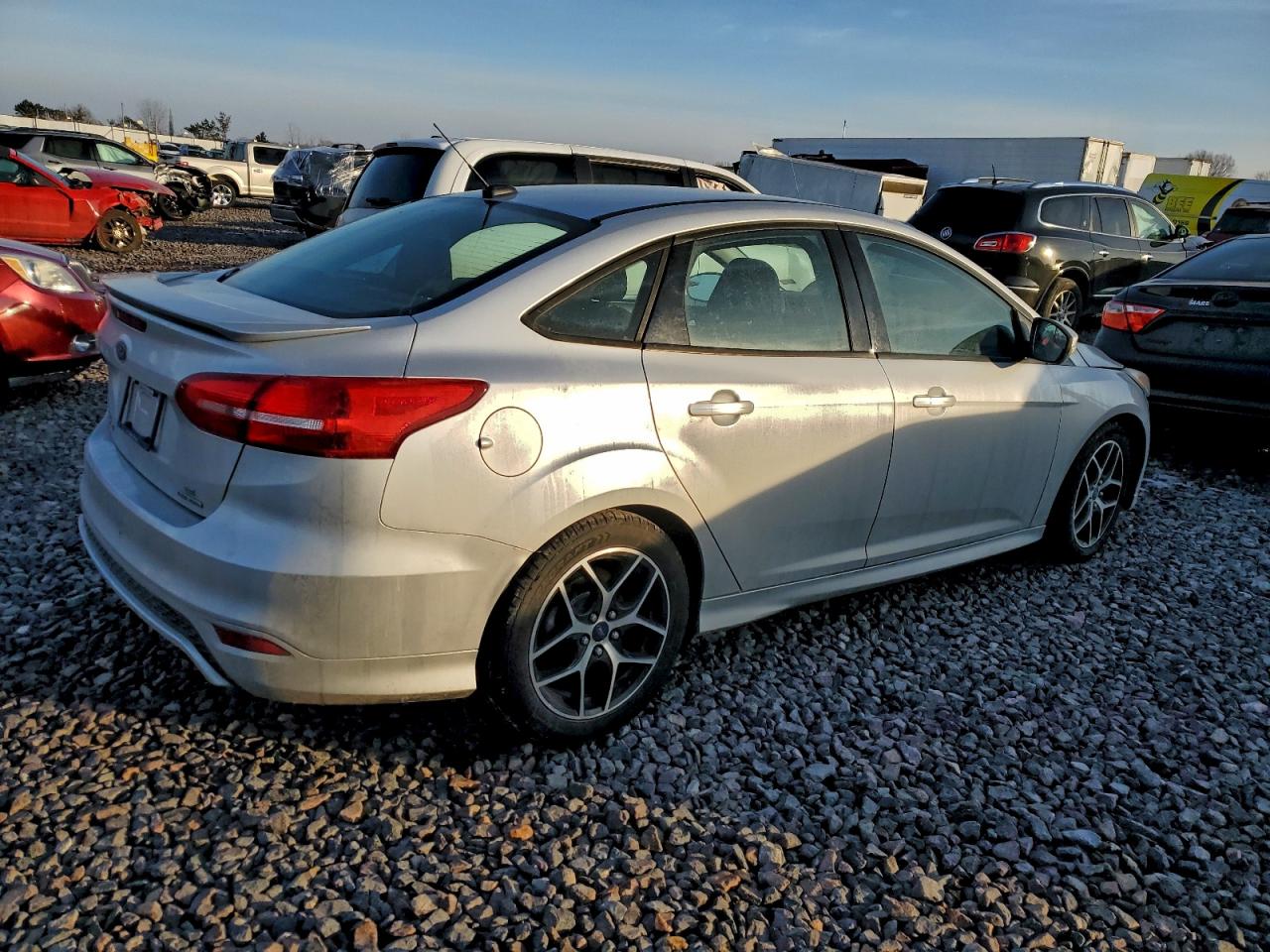 2015 FORD FOCUS SE photo 3