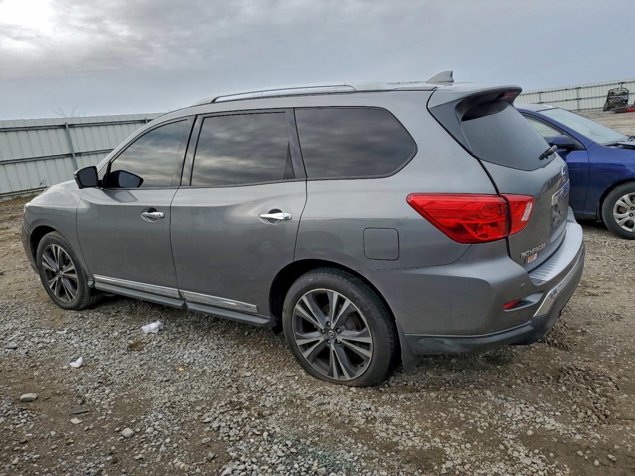 2020 NISSAN PATHFINDER PLATINUM photo 2