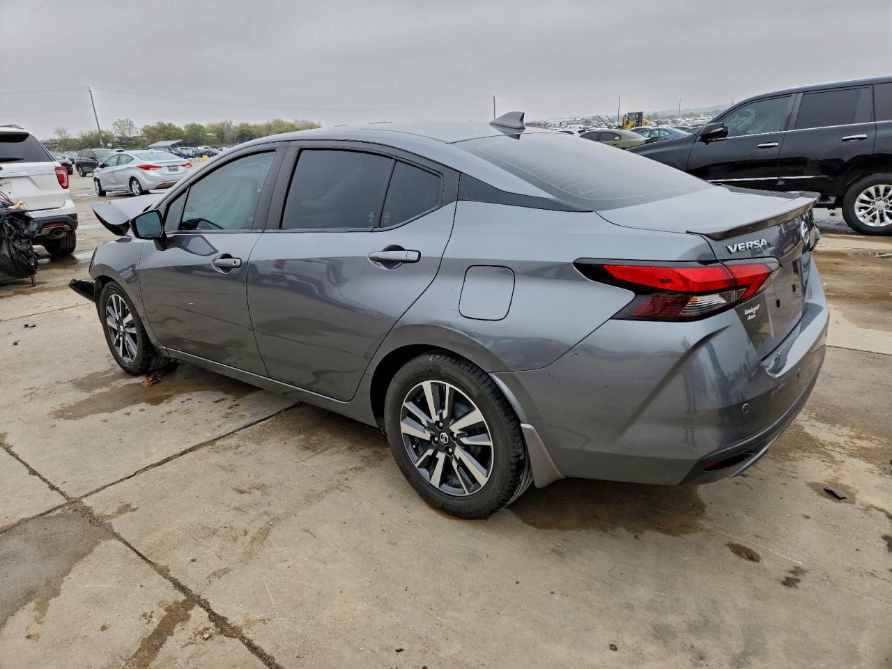 2020 NISSAN VERSA SV photo 2