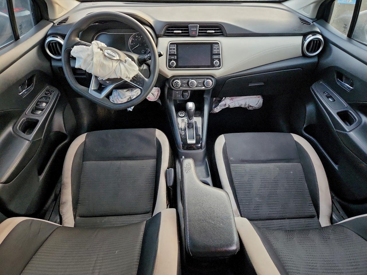 2020 NISSAN VERSA SV photo 8