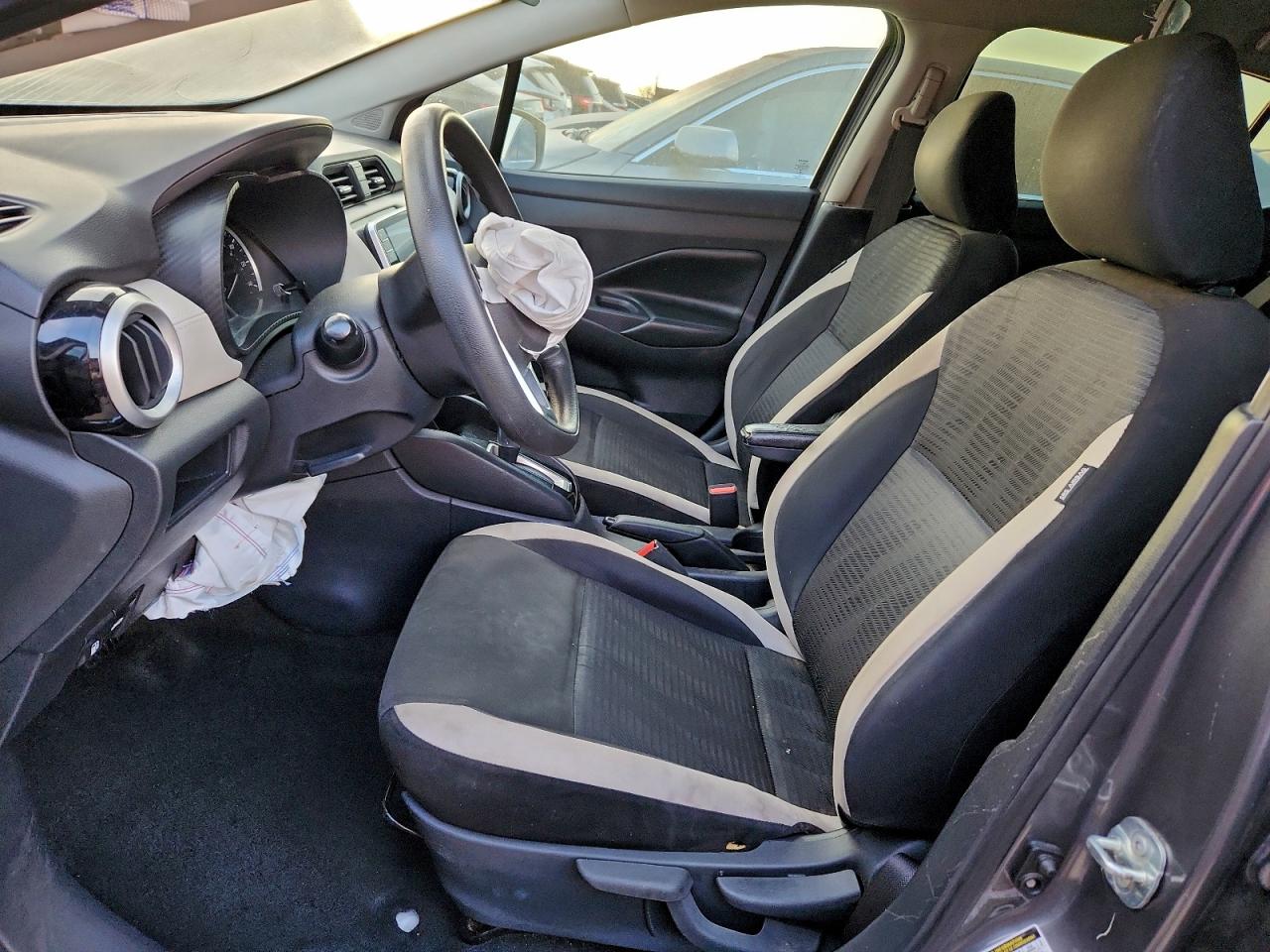 2020 NISSAN VERSA SV photo 7