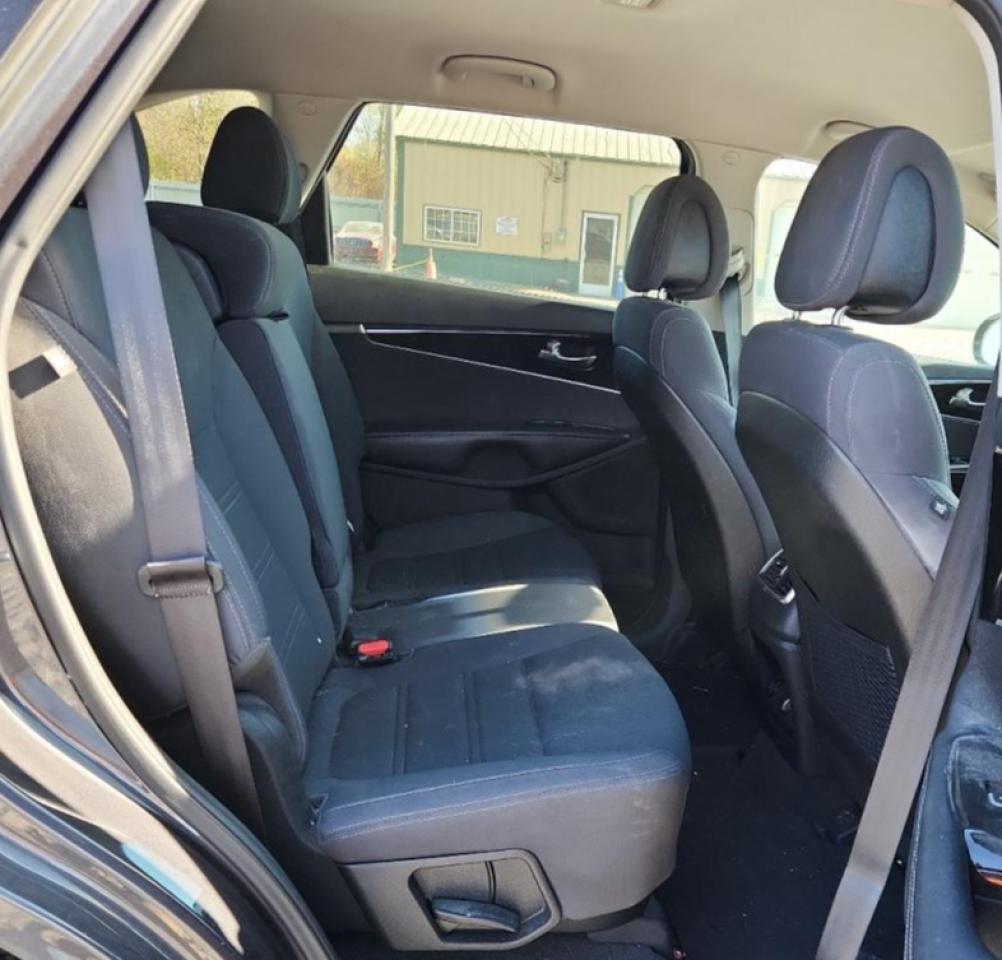 2016 KIA SORENTO LX photo 19