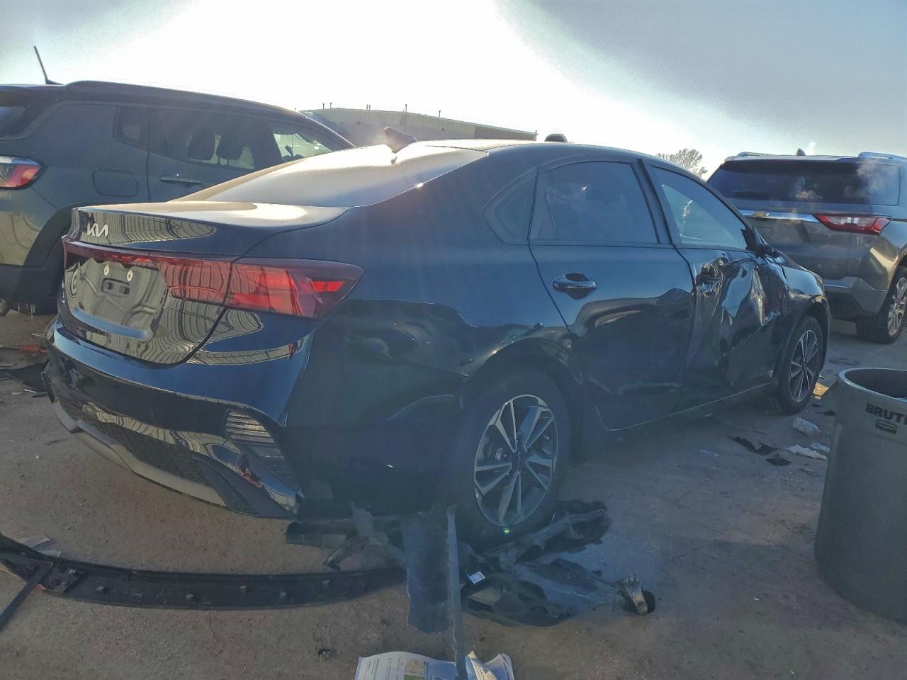 2023 KIA FORTE photo 3