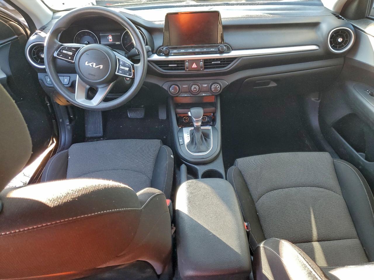 2023 KIA FORTE photo 8