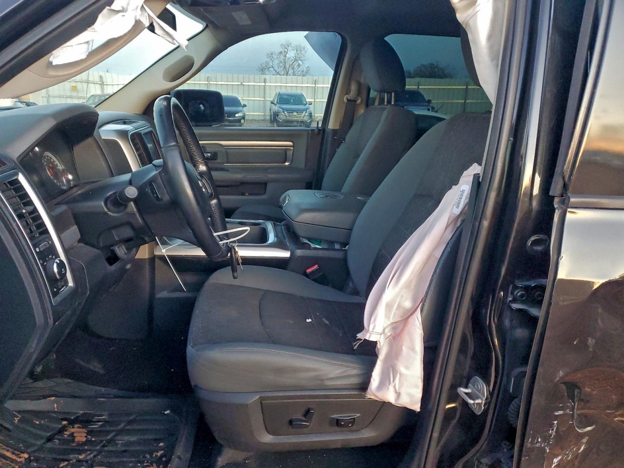 2018 RAM 1500 SLT photo 19