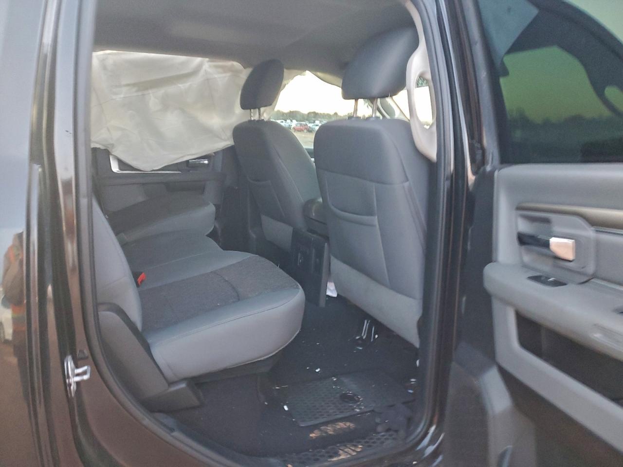 2018 RAM 1500 SLT photo 28