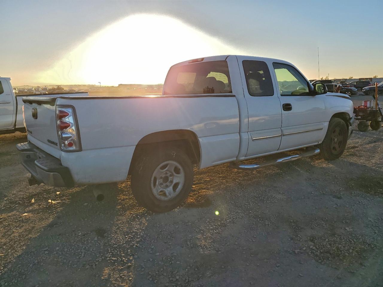 2003 CHEVROLET SILVERADO C1500 photo 3