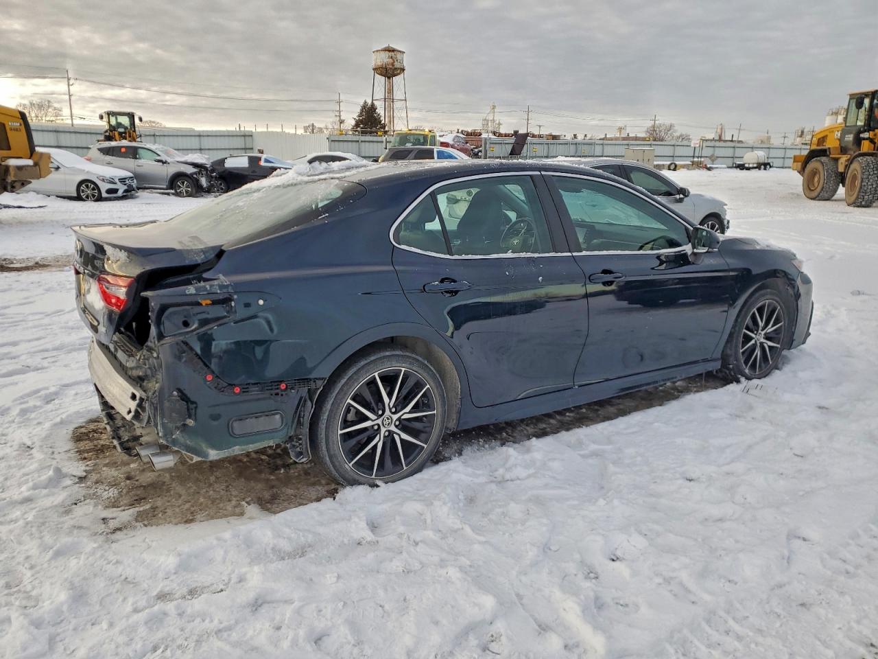 2021 TOYOTA CAMRY SE photo 3