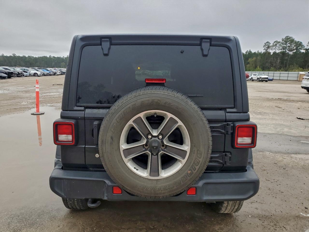 2018 JEEP WRANGLER UNLIMITED SAHARA photo 6