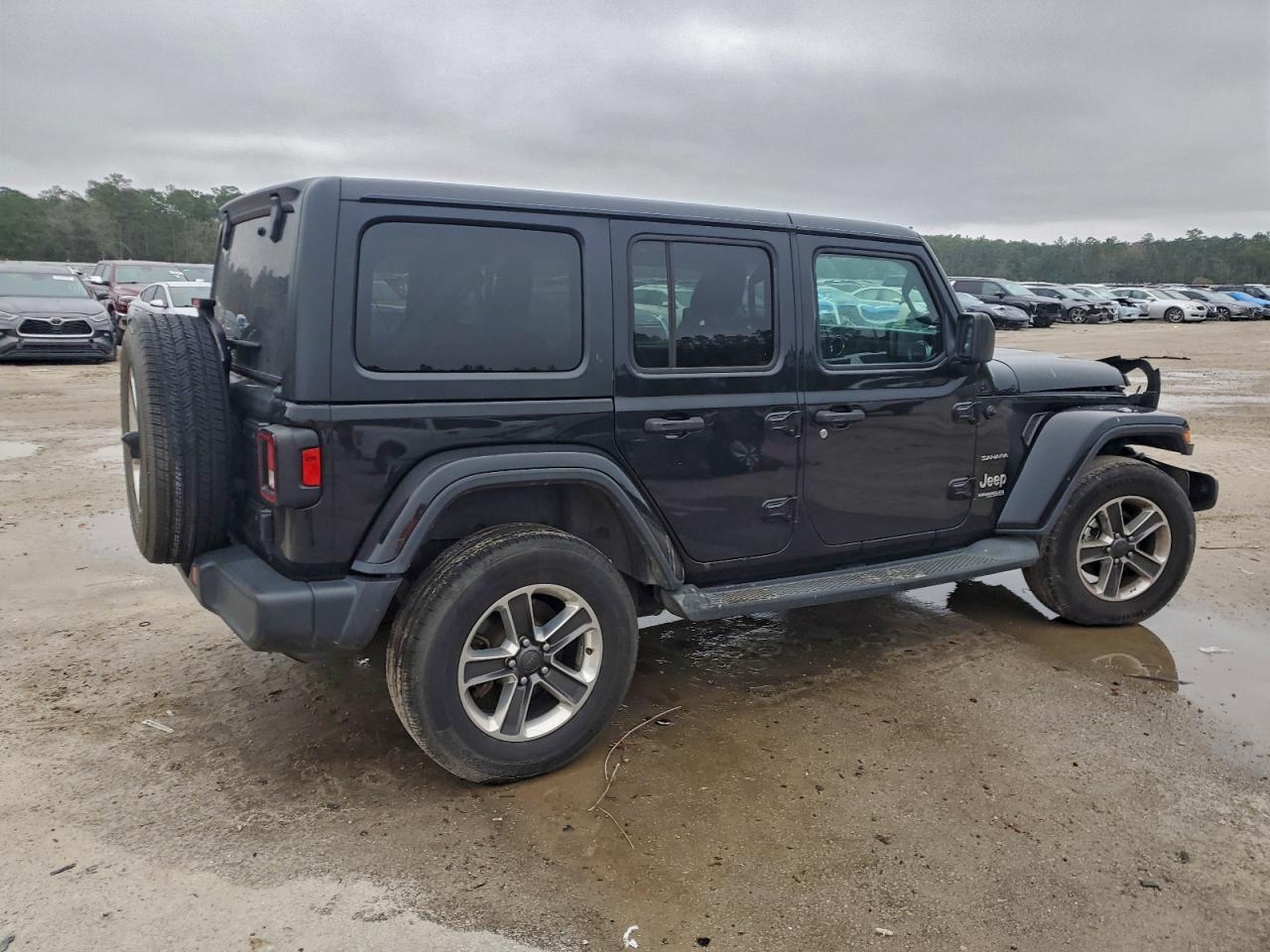 2018 JEEP WRANGLER UNLIMITED SAHARA photo 3