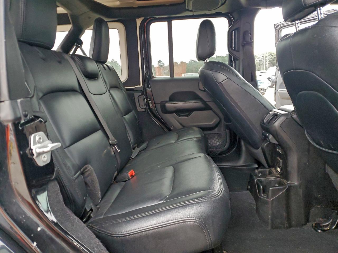 2018 JEEP WRANGLER UNLIMITED SAHARA photo 11