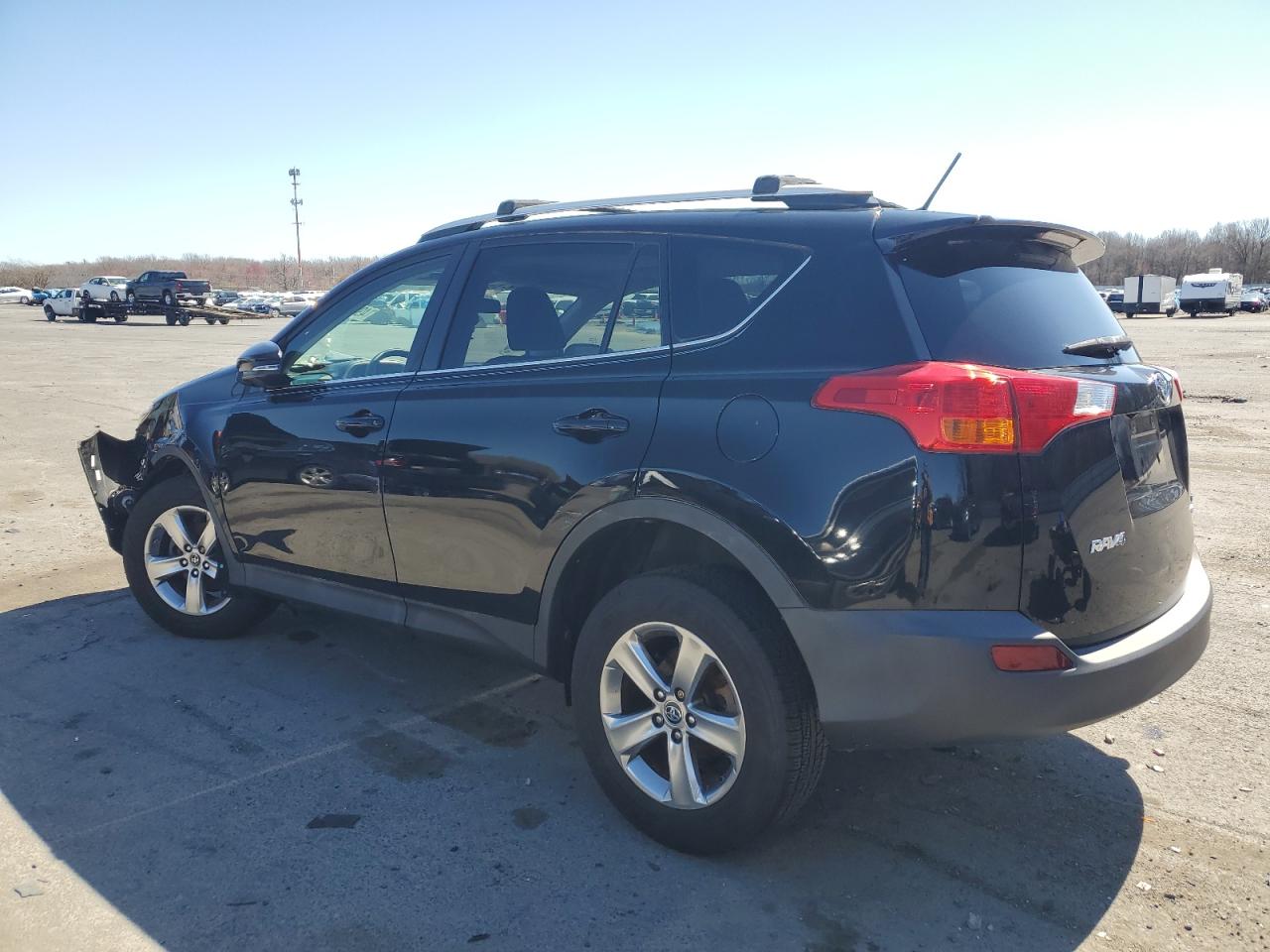2015 TOYOTA RAV4 XLE photo 3