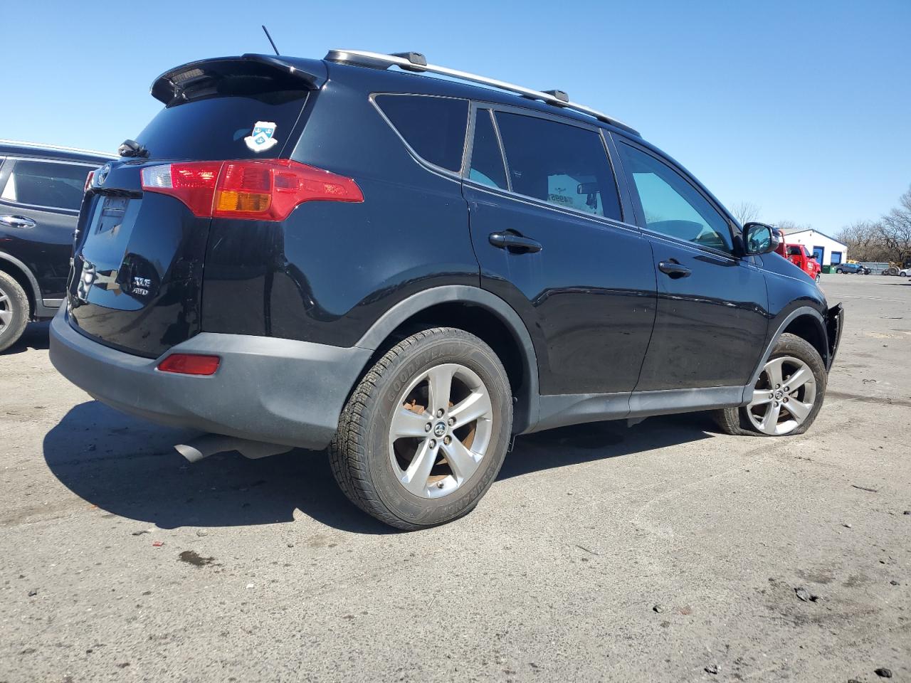 2015 TOYOTA RAV4 XLE photo 5