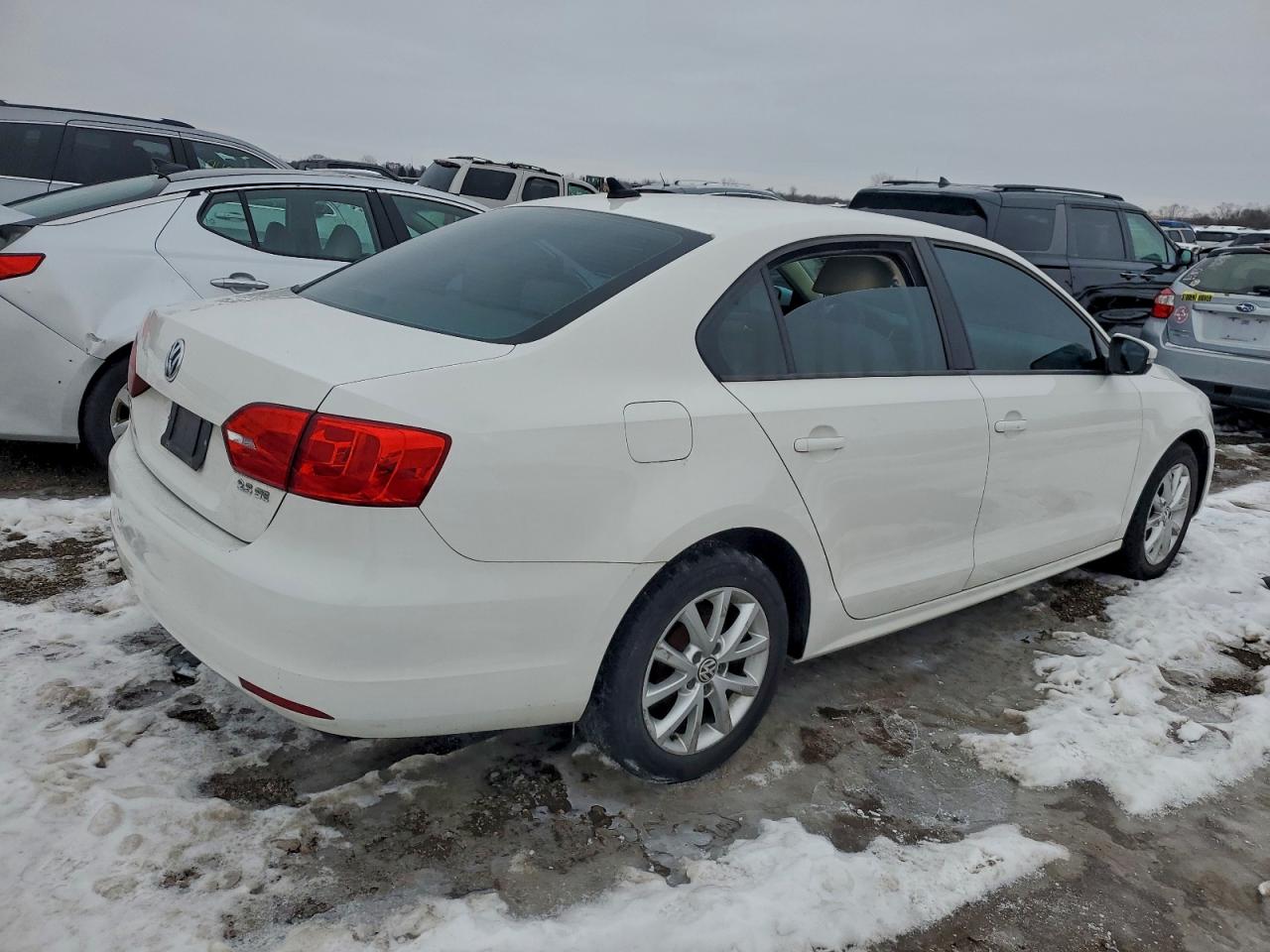 2011 VOLKSWAGEN JETTA SE photo 3