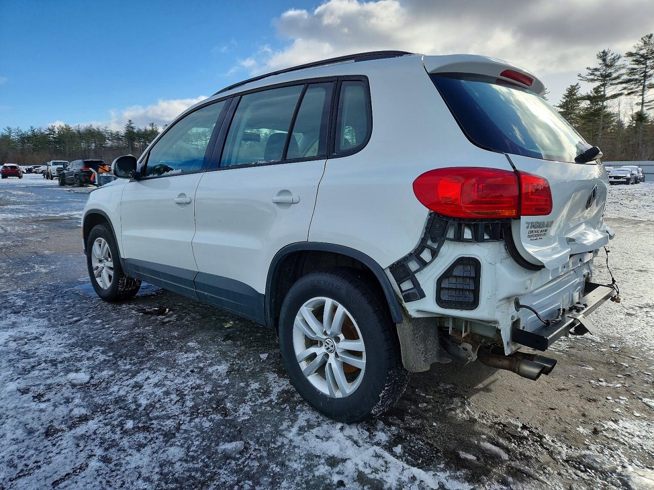 2016 VOLKSWAGEN TIGUAN S photo 2