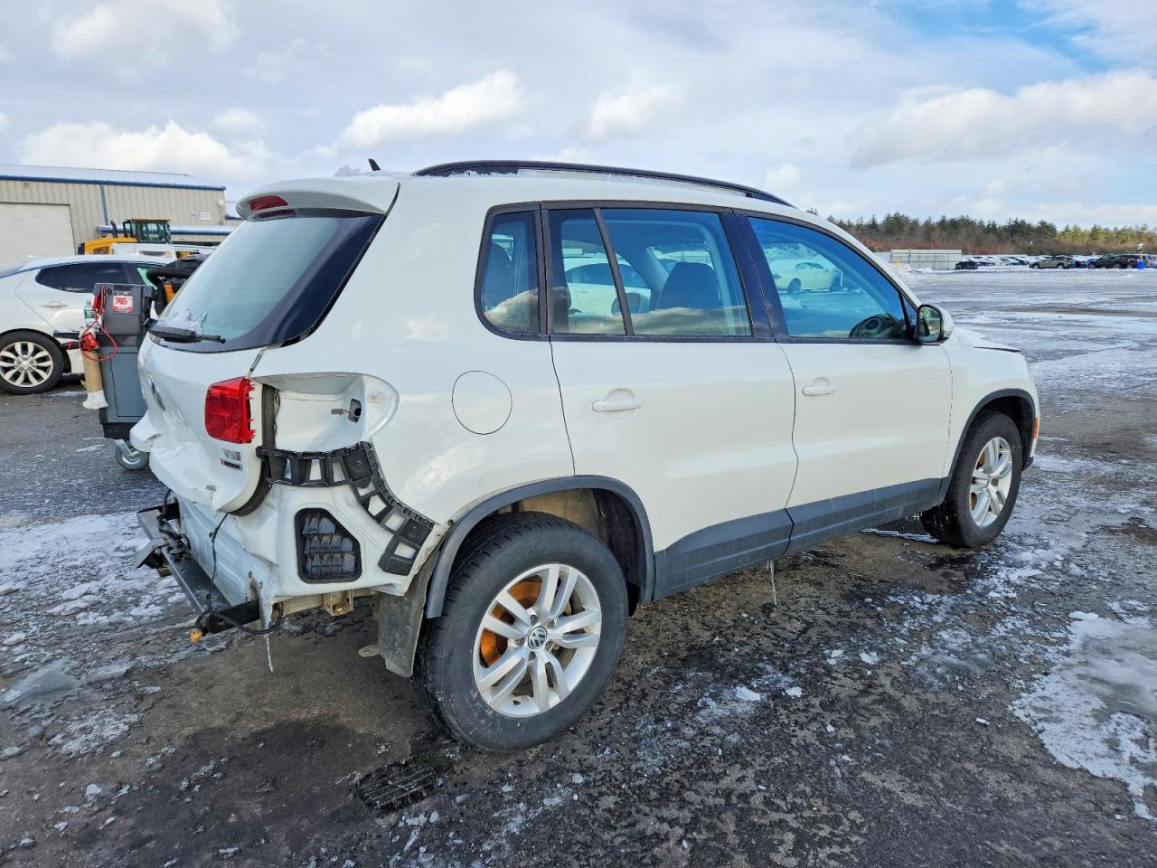 2016 VOLKSWAGEN TIGUAN S photo 3