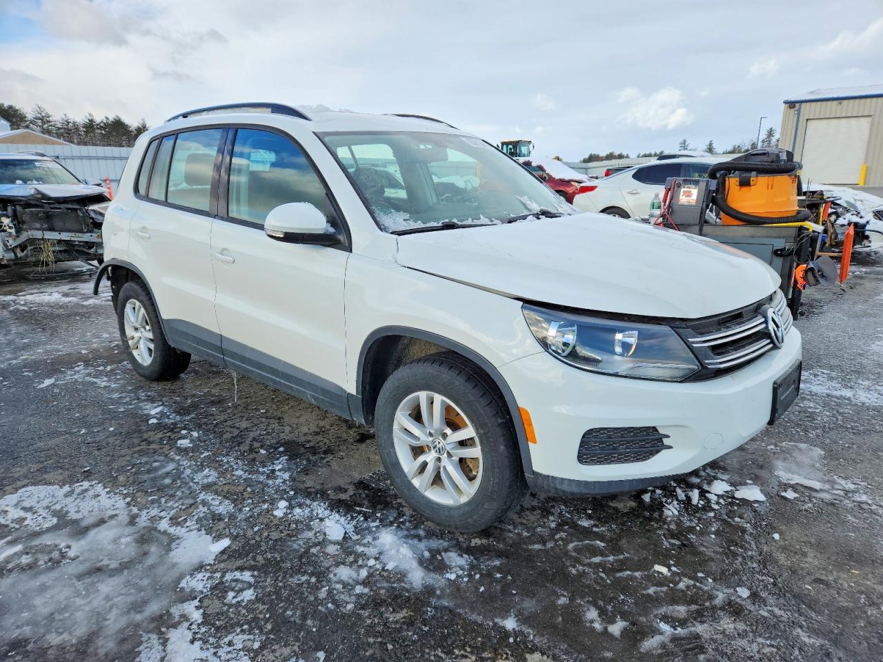 2016 VOLKSWAGEN TIGUAN S photo 4